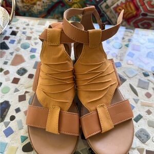 Timberland Cherrybrook Canvas and Leather Sandal in Mustard Size 8 Worn Once!